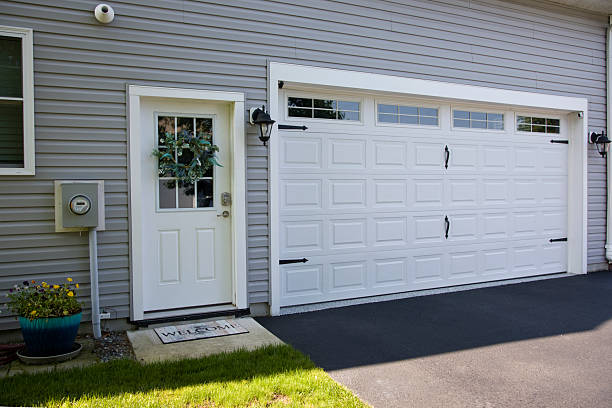 24/7 Emergency Garage Door Panel Replacement experts in Warren County County, MS